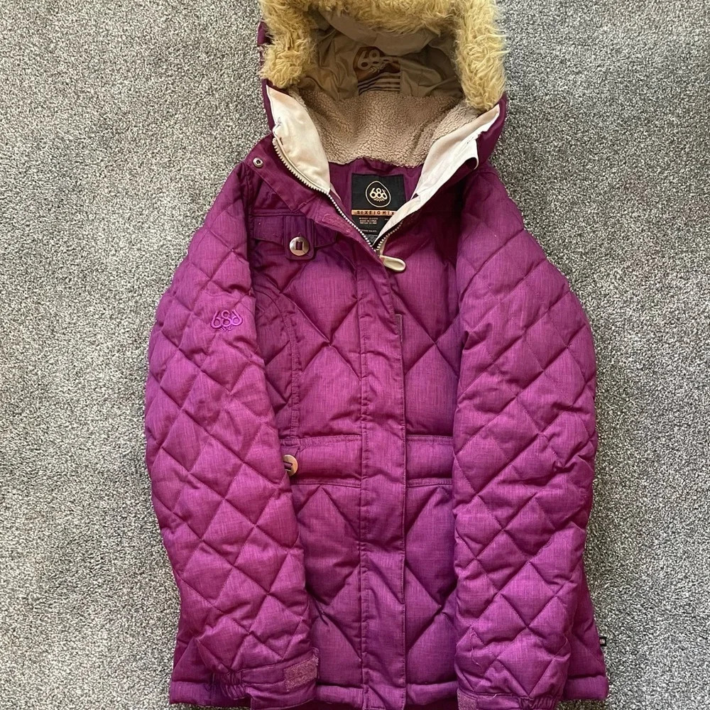 Women’s 686 ultra warm winter coat purple fur lined hood  Small